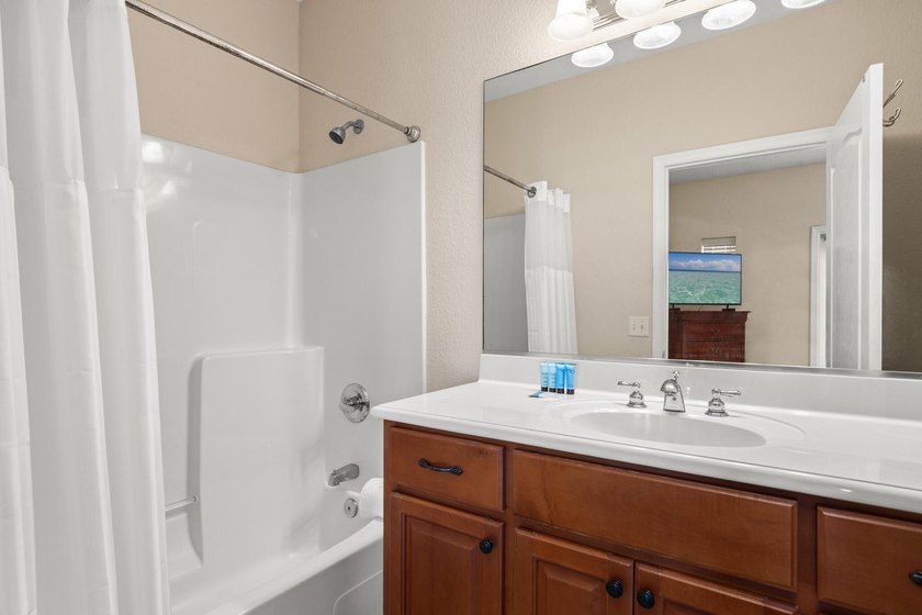 Elevate your lifestyle and investment portfolio with this - photo 29