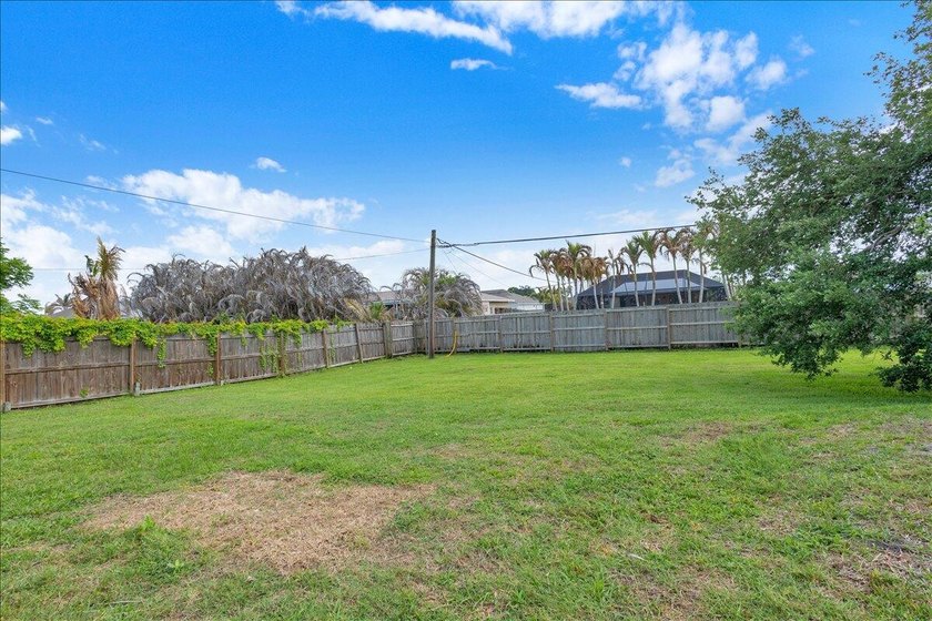This beautiful CBS home features a 2021 metal roof, spacious - photo 50