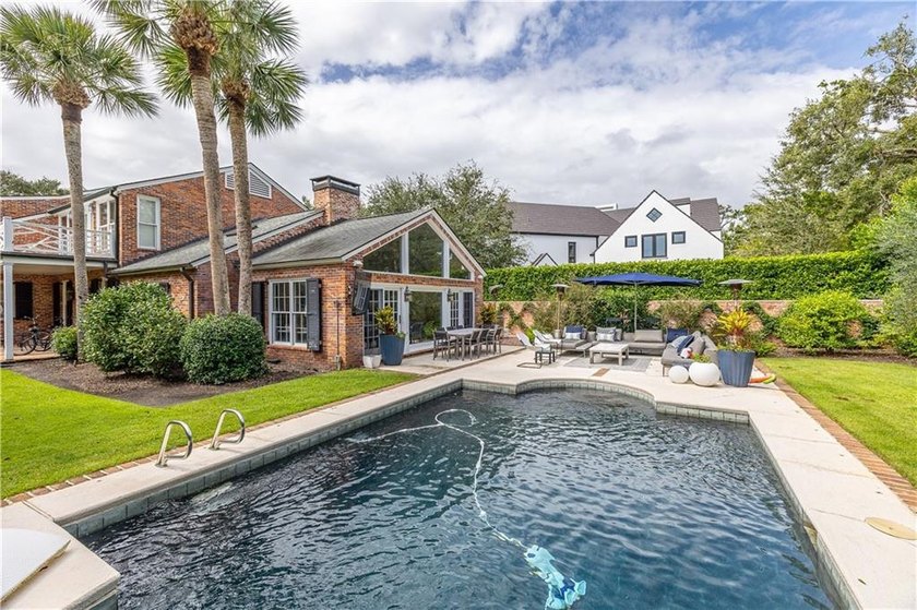 2nd home from the Ocean!!!A Charming Sea Island Cottage is - photo 4