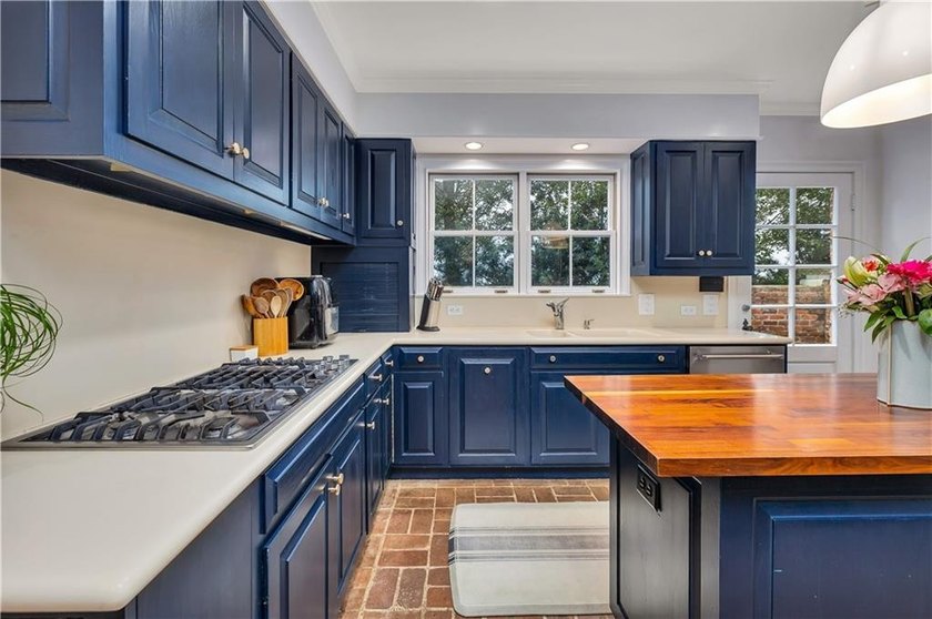 2nd home from the Ocean!!!A Charming Sea Island Cottage is - photo 10