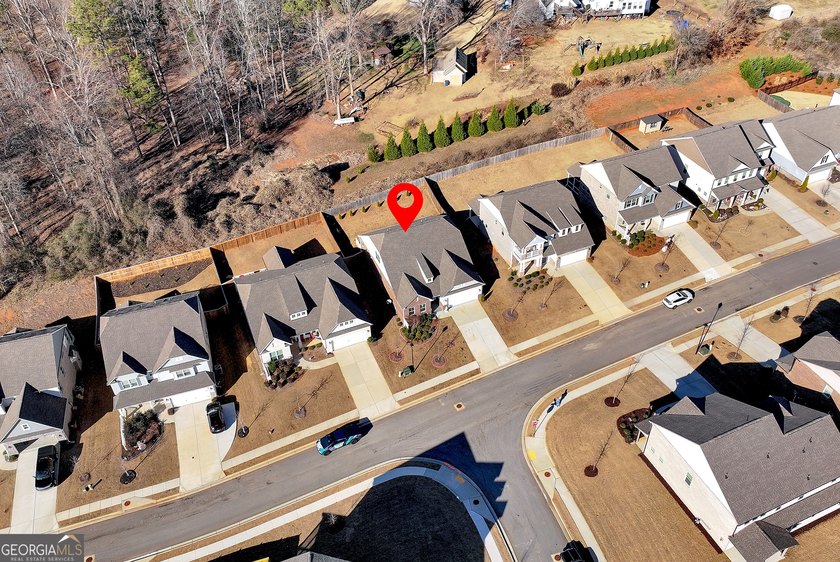 Welcome home to this stunning 5-bedroom, 3-bath home in the - photo 2