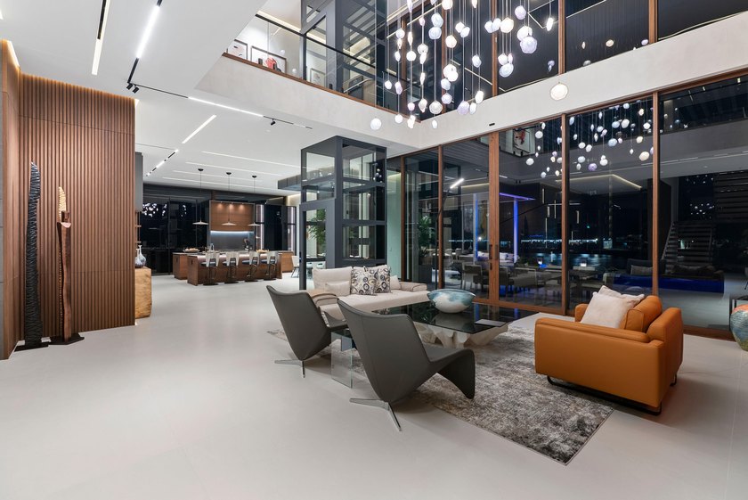 Unparalleled luxury new construction on 100' of prime - photo 18