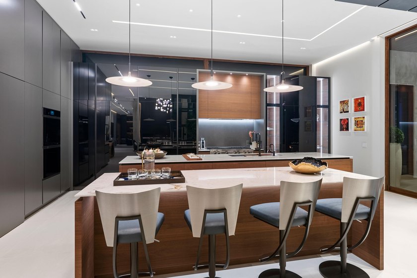 Unparalleled luxury new construction on 100' of prime - photo 19