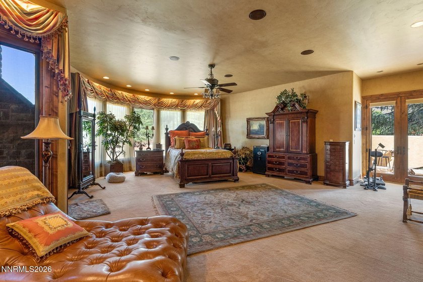 Offered for the first time in decades, this extraordinary custom - photo 22