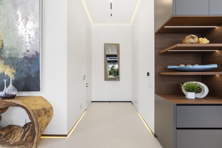 Unparalleled luxury new construction on 100' of prime - photo 24