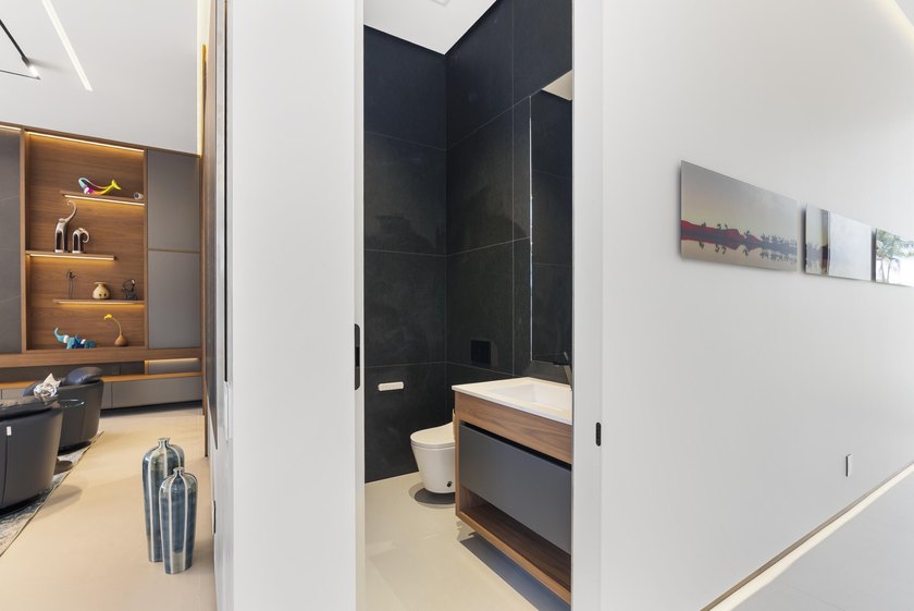 Unparalleled luxury new construction on 100' of prime - photo 27