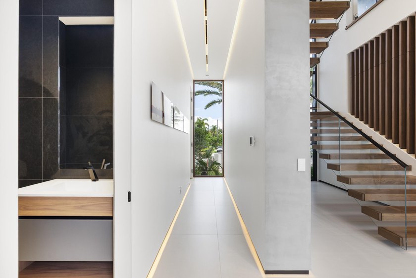 Unparalleled luxury new construction on 100' of prime - photo 28