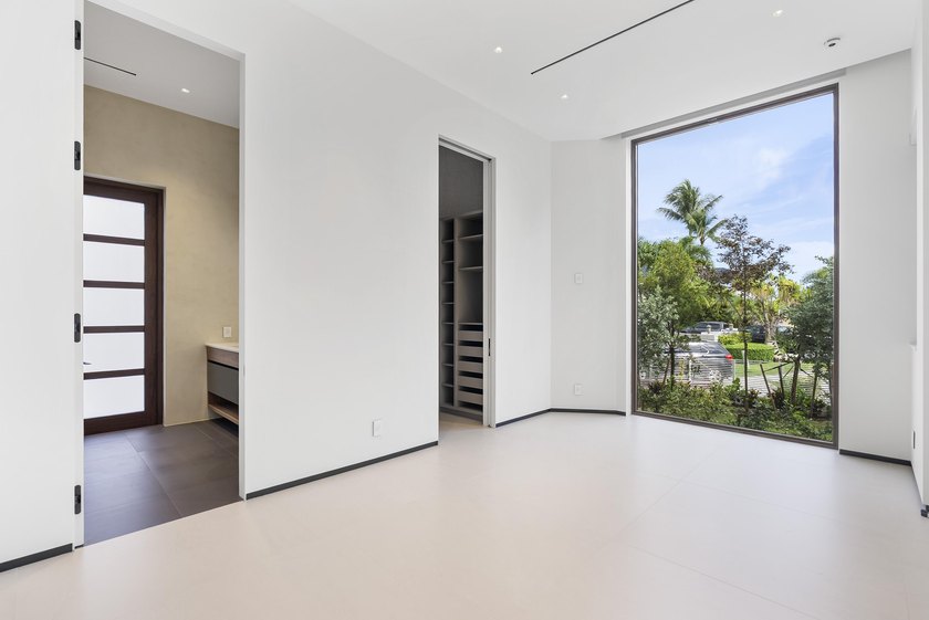 Unparalleled luxury new construction on 100' of prime - photo 29