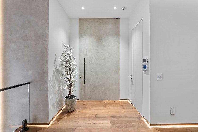 Unparalleled luxury new construction on 100' of prime - photo 36