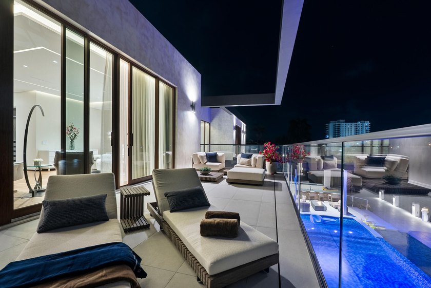 Unparalleled luxury new construction on 100' of prime - photo 45