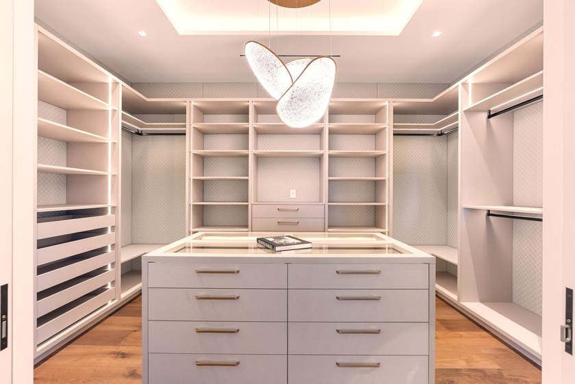 Unparalleled luxury new construction on 100' of prime - photo 48