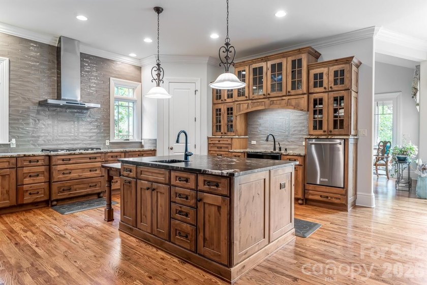 Luxury Mountain Architectural Masterpiece with Unmatched Detail - photo 11