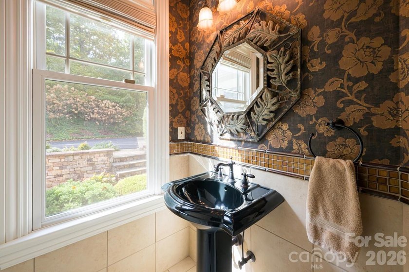 Luxury Mountain Architectural Masterpiece with Unmatched Detail - photo 17