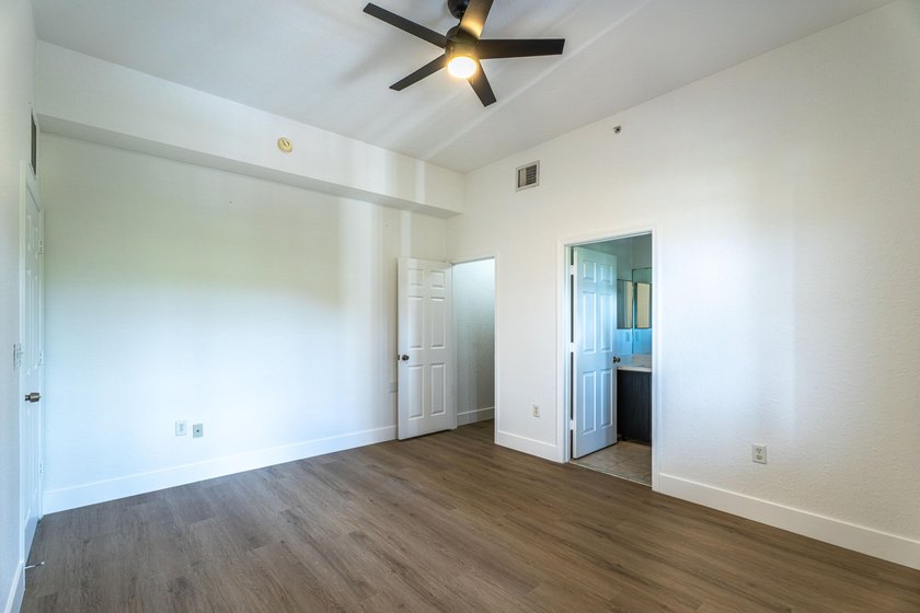Fully remodeled apartment featuring top-of-the-line custom - photo 11