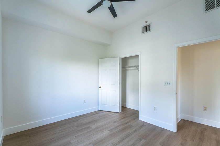 Fully remodeled apartment featuring top-of-the-line custom - photo 14
