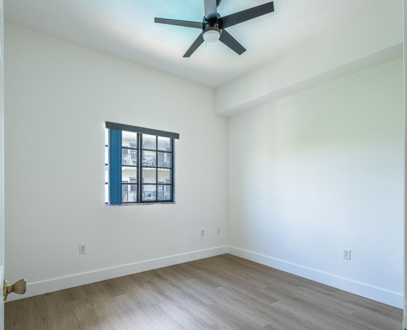 Fully remodeled apartment featuring top-of-the-line custom - photo 15