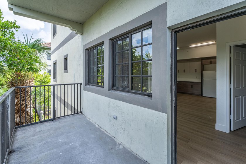 Fully remodeled apartment featuring top-of-the-line custom - photo 20