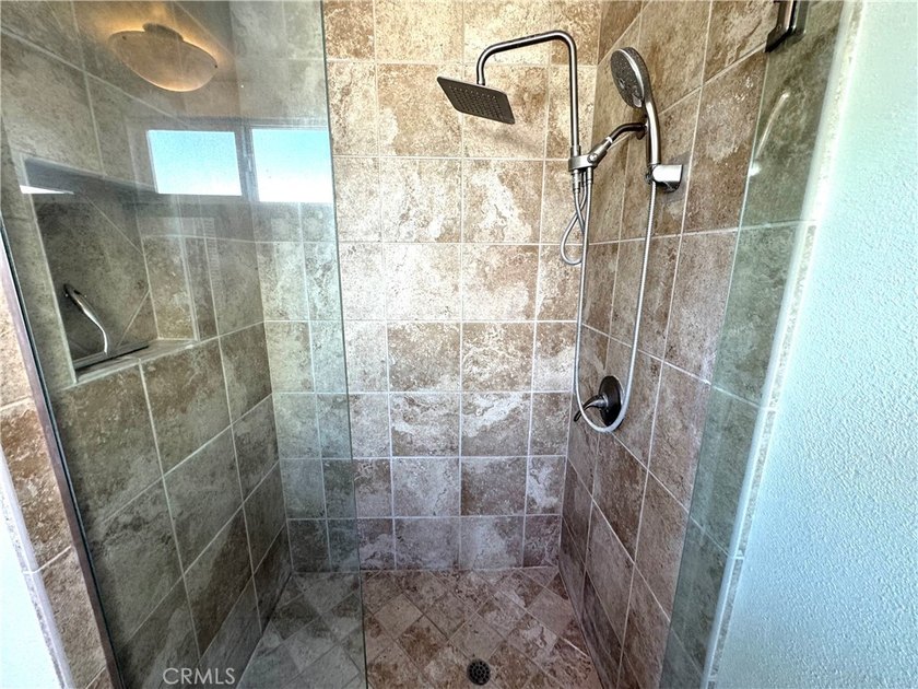 This charming 3br/2ba home offers a gorgeous open floor plan - photo 7