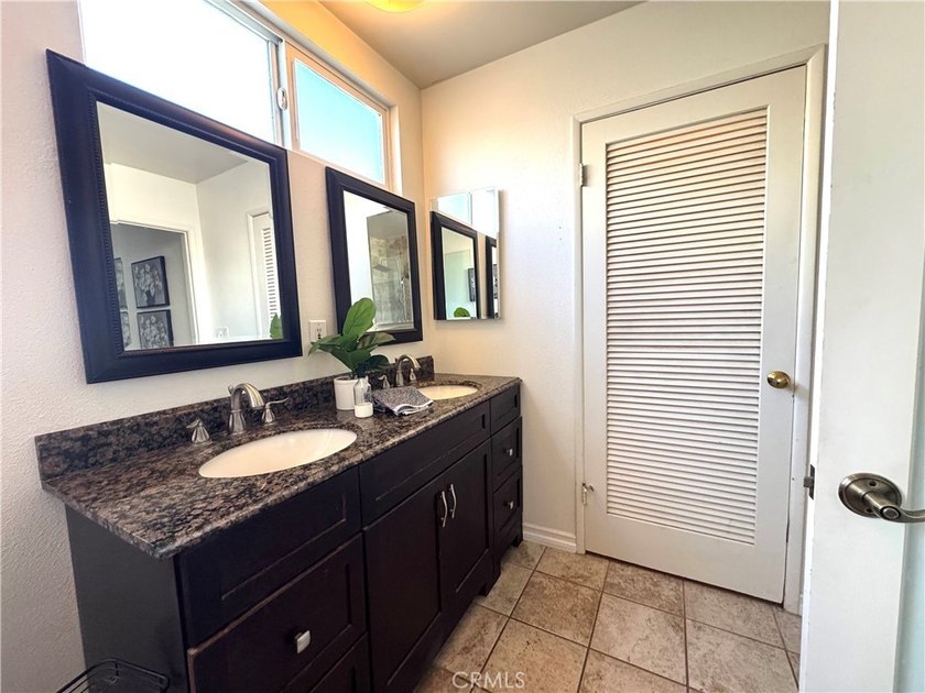 This charming 3br/2ba home offers a gorgeous open floor plan - photo 8