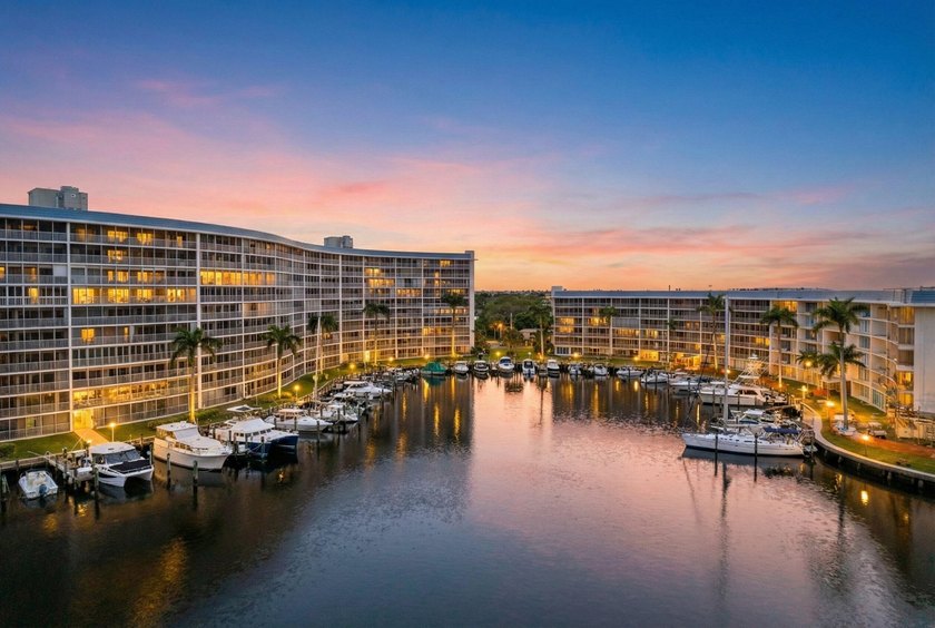 ABSOLUTELY GORGEOUS WATERFONT CONDO | PRESTIGIOUS 55+ HILLSBORO - photo 2