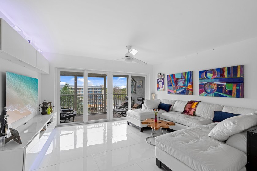 ABSOLUTELY GORGEOUS WATERFONT CONDO | PRESTIGIOUS 55+ HILLSBORO - photo 3