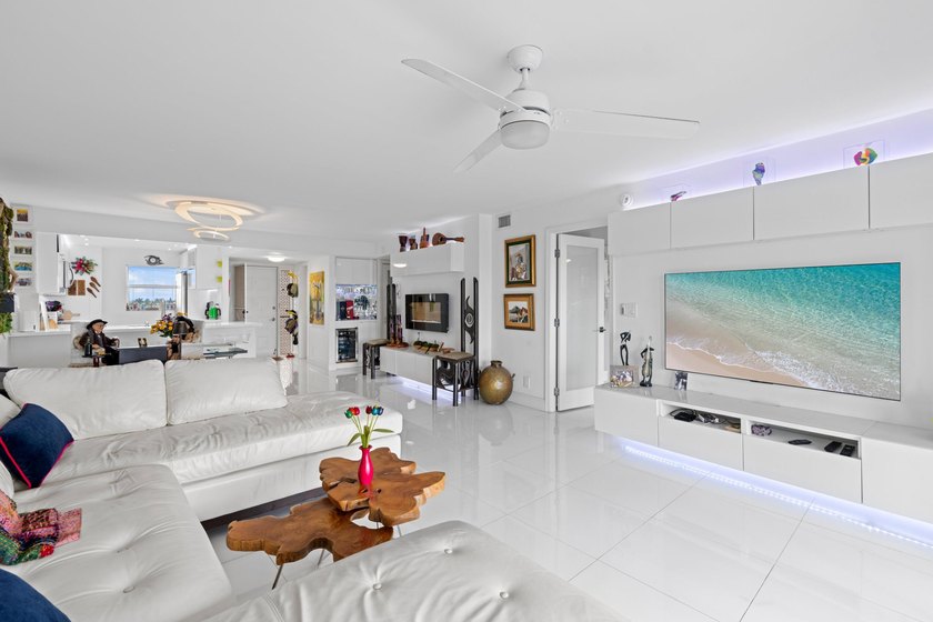 ABSOLUTELY GORGEOUS WATERFONT CONDO | PRESTIGIOUS 55+ HILLSBORO - photo 5