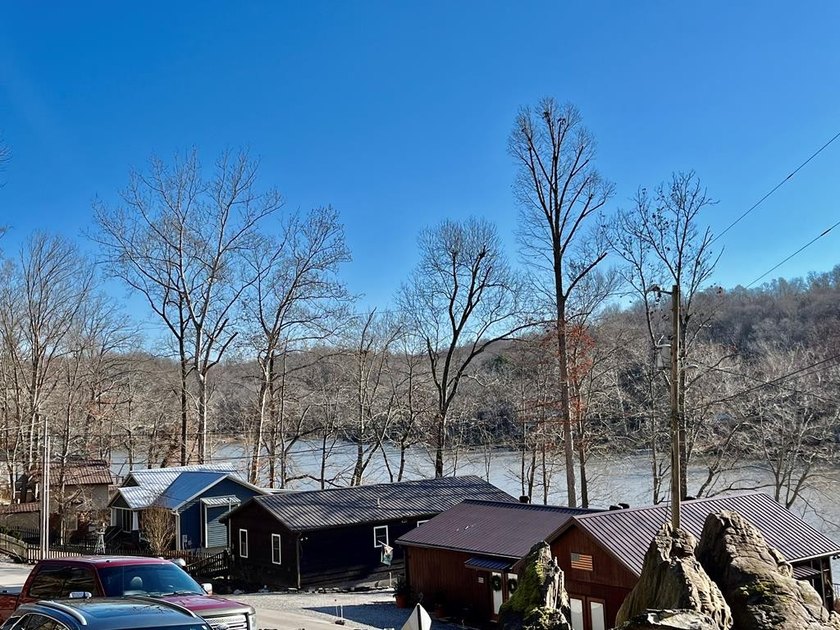 Cozy cottage located at Lake Malone !! This rare find has 3 - photo 13