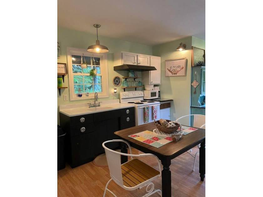 Cozy cottage located at Lake Malone !! This rare find has 3 - photo 16