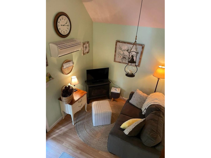 Cozy cottage located at Lake Malone !! This rare find has 3 - photo 21