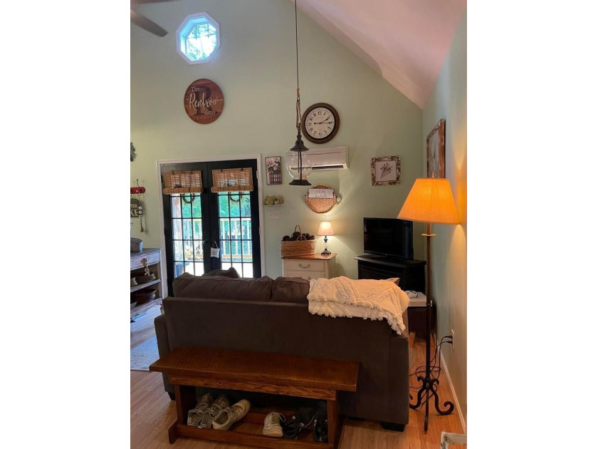 Cozy cottage located at Lake Malone !! This rare find has 3 - photo 24