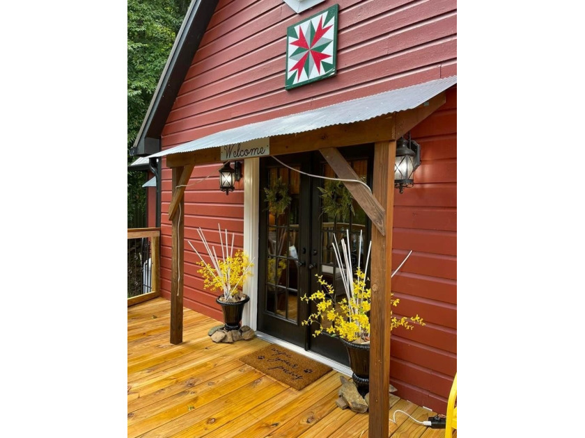 Cozy cottage located at Lake Malone !! This rare find has 3 - photo 31