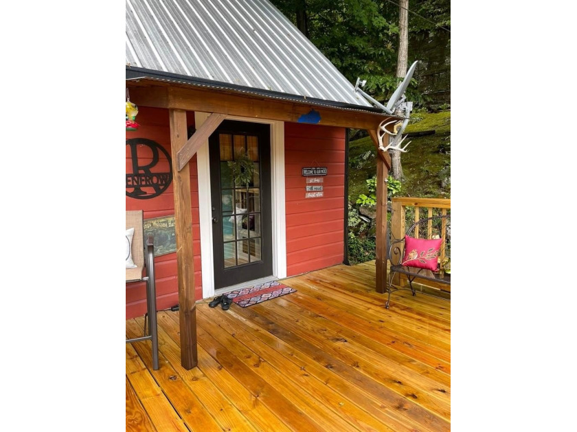 Cozy cottage located at Lake Malone !! This rare find has 3 - photo 32