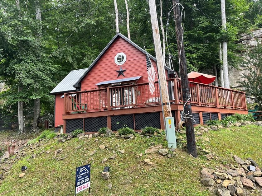 Cozy cottage located at Lake Malone !! This rare find has 3 - photo 38