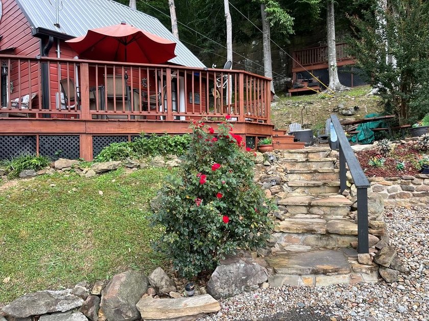 Cozy cottage located at Lake Malone !! This rare find has 3 - photo 39
