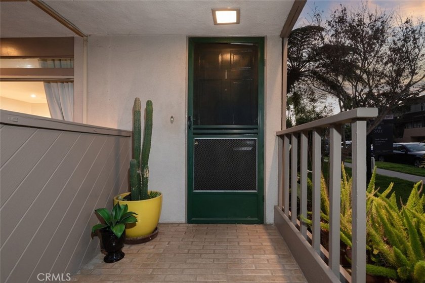 Embedded in the desirable, tree-lined streets of Los Angeles' - photo 40