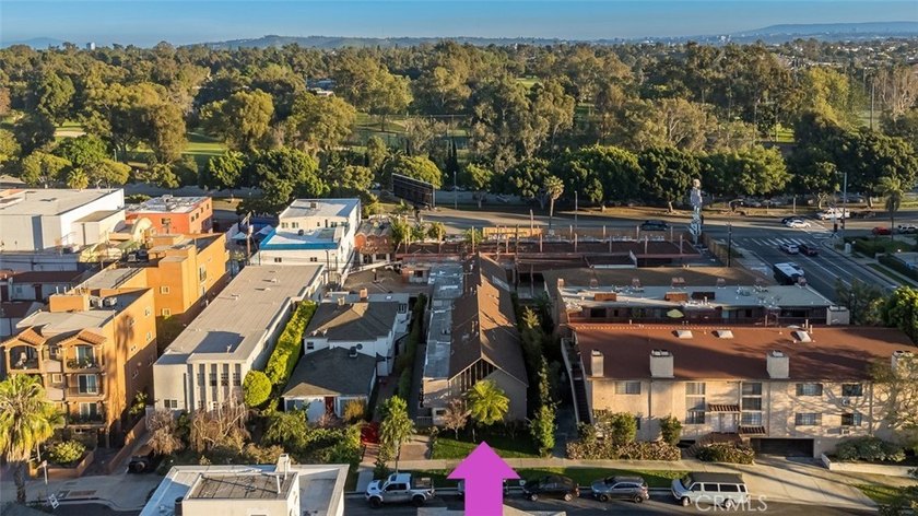 Embedded in the desirable, tree-lined streets of Los Angeles' - photo 45