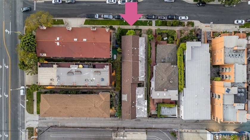 Embedded in the desirable, tree-lined streets of Los Angeles' - photo 48