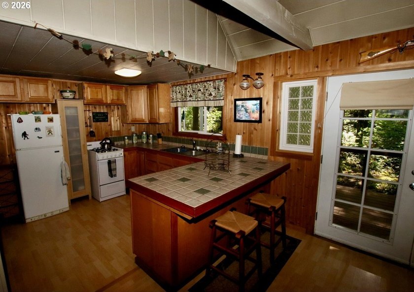 Welcome to this beautifully maintained and thoughtfully updated - photo 7
