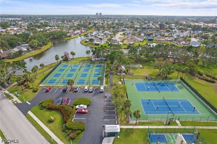 Furnished 2 bed + den condo in Parker Lakes with private views - photo 18