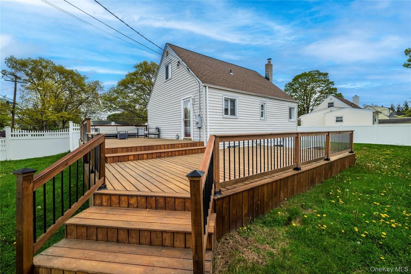 Welcome to this beautifully maintained and thoughtfully updated - photo 18