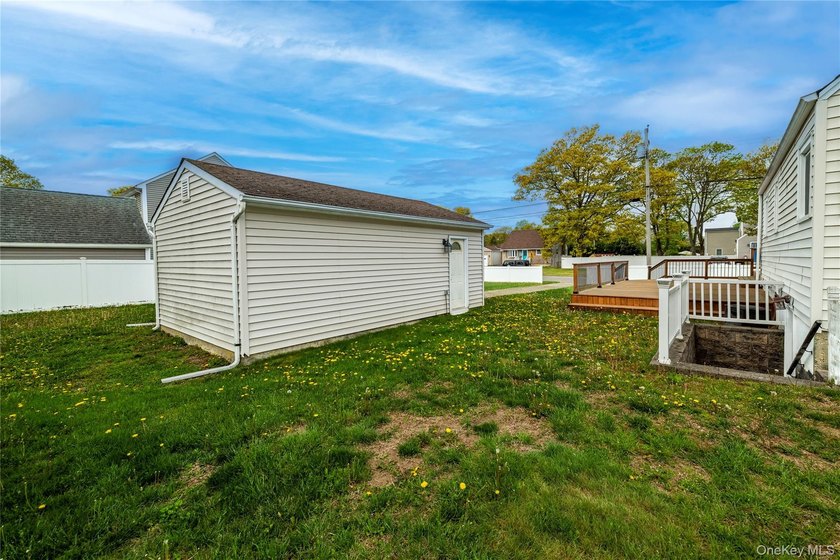 Welcome to this beautifully maintained and thoughtfully updated - photo 22