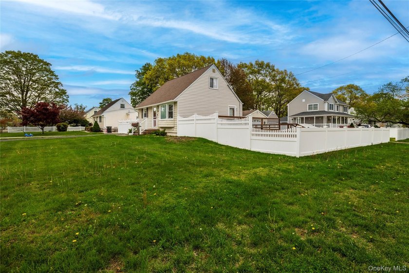 Welcome to this beautifully maintained and thoughtfully updated - photo 24
