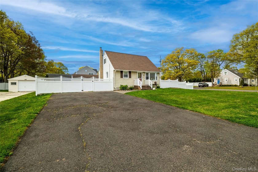 Welcome to this beautifully maintained and thoughtfully updated - photo 25