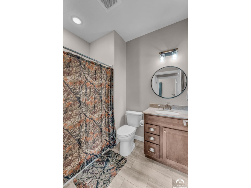 A beautifully designed ranch home located on a spacious lot in - photo 28