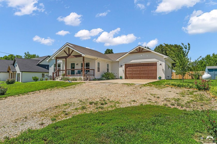 A beautifully designed ranch home located on a spacious lot in - photo 32