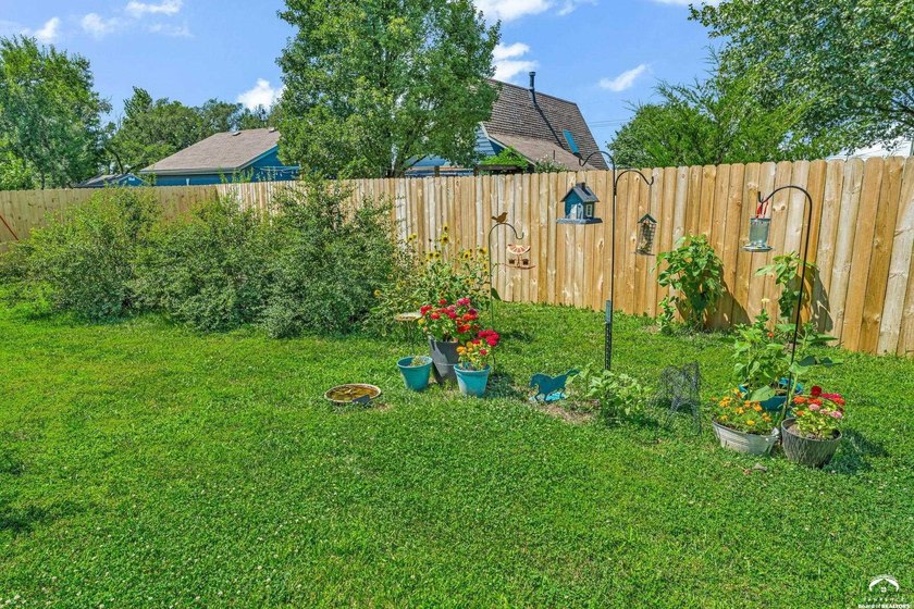 A beautifully designed ranch home located on a spacious lot in - photo 34