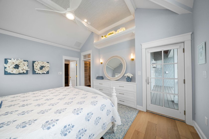 Perfectly positioned on a prestigious corner in the heart of - photo 8