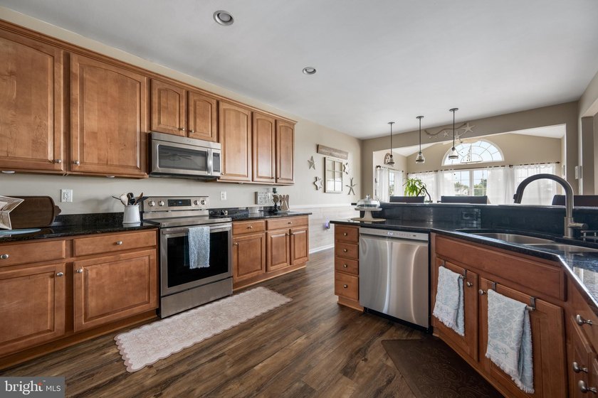 MOVE RIGHT IN, this spacious and contemporary four-bedroom home - photo 13
