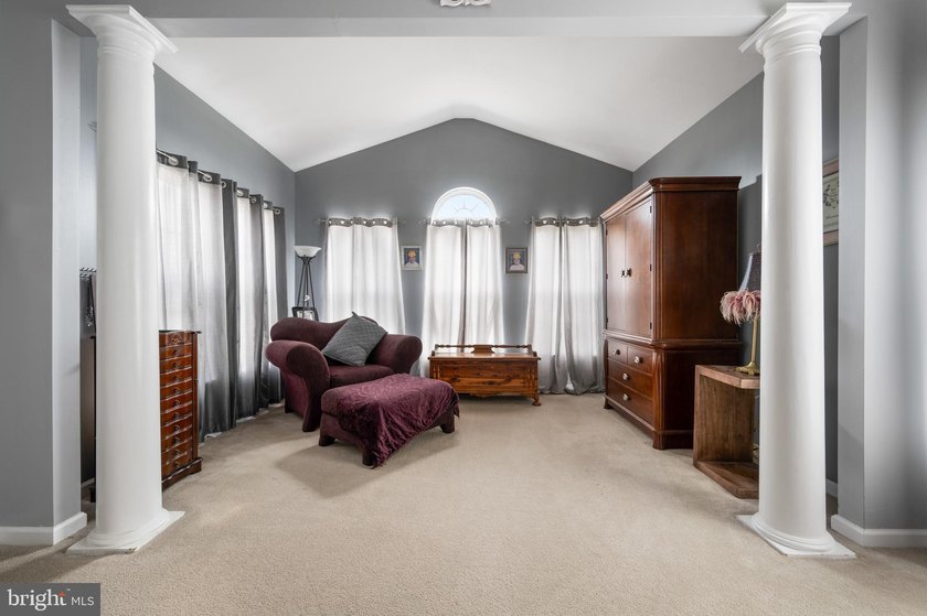 MOVE RIGHT IN, this spacious and contemporary four-bedroom home - photo 25