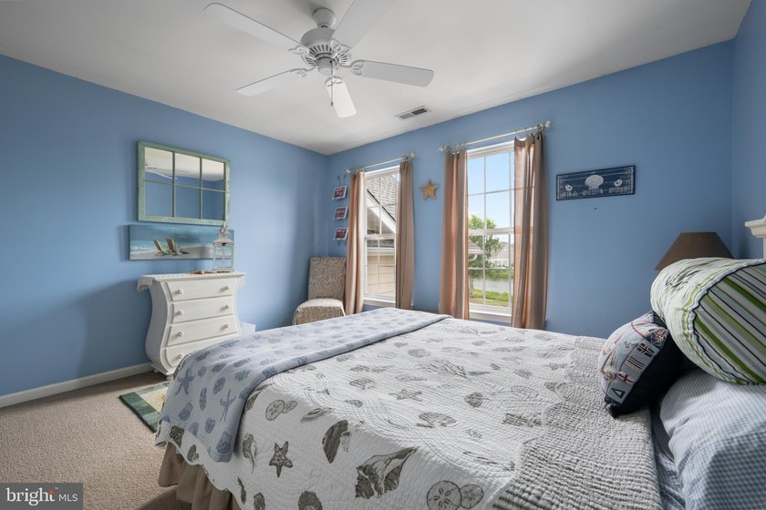 MOVE RIGHT IN, this spacious and contemporary four-bedroom home - photo 35